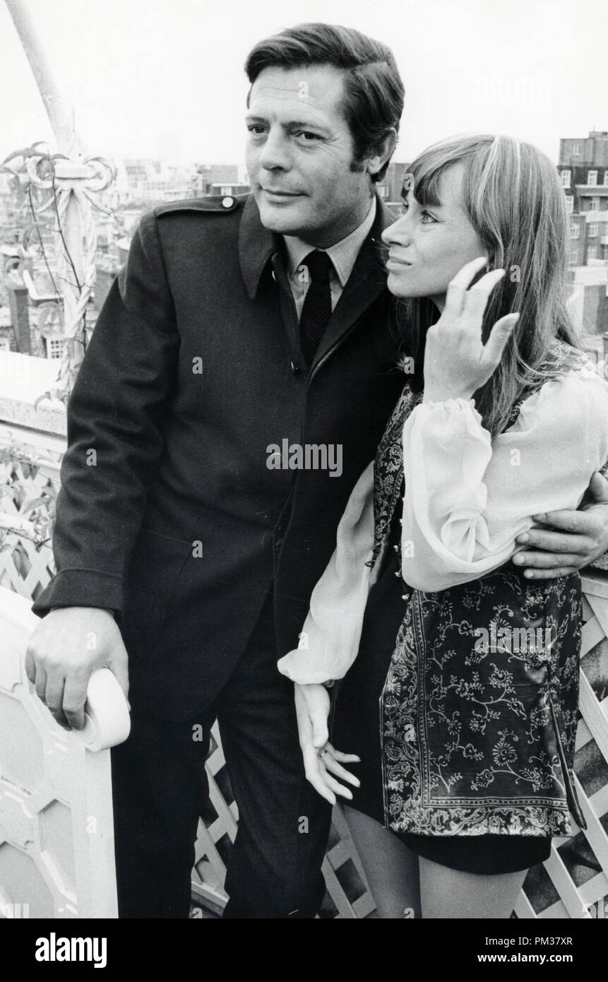 Marcello Mastroianni promoting his latest film, Diamonds for Breakfast' with co-star Rita Tushingham, 1967.   File Reference # 1112 001THA © JRC /The Hollywood Archive - All Rights Reserved Stock Photo