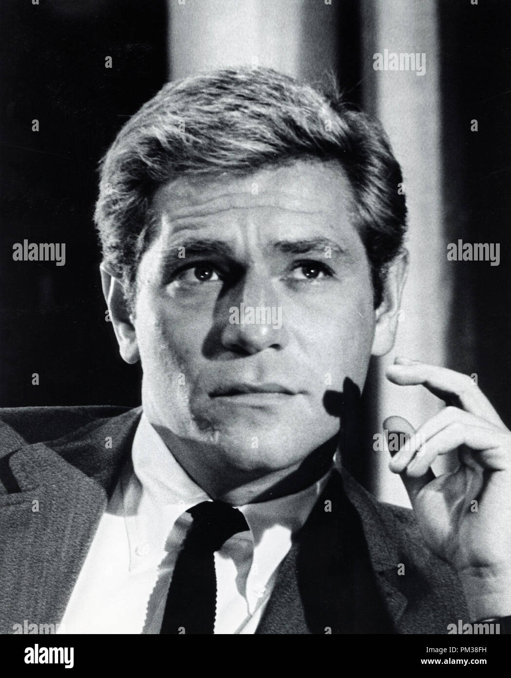 George Segal, circa 1967.   File Reference # 1200 002THA © JRC /The Hollywood Archive - All Rights Reserved Stock Photo