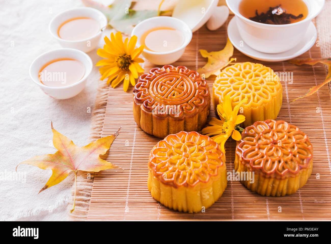 Mooncake. Chinese mid autumn festival food Stock Photo Alamy