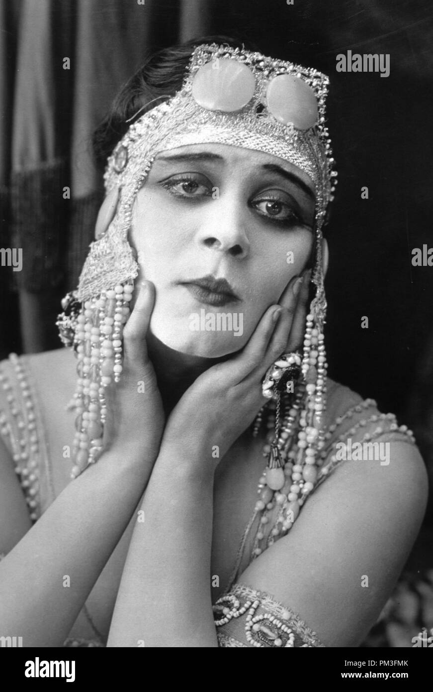 Theda bara cleopatra hi-res stock photography and images - Alamy