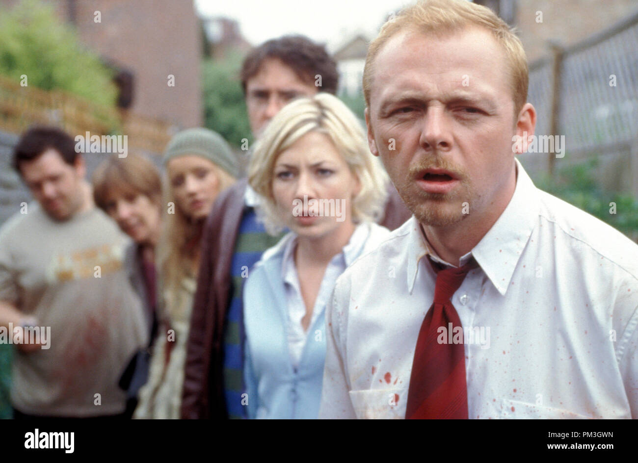 Film Still from 'Shaun Of The Dead' Nick Frost, Penelope Wilton, Lucy Davis,  Dylan Moran, Kate Ashfield, Simon Pegg © 2004 Rogue Features  File Reference # 30735675THA  For Editorial Use Only -  All Rights Reserved Stock Photo