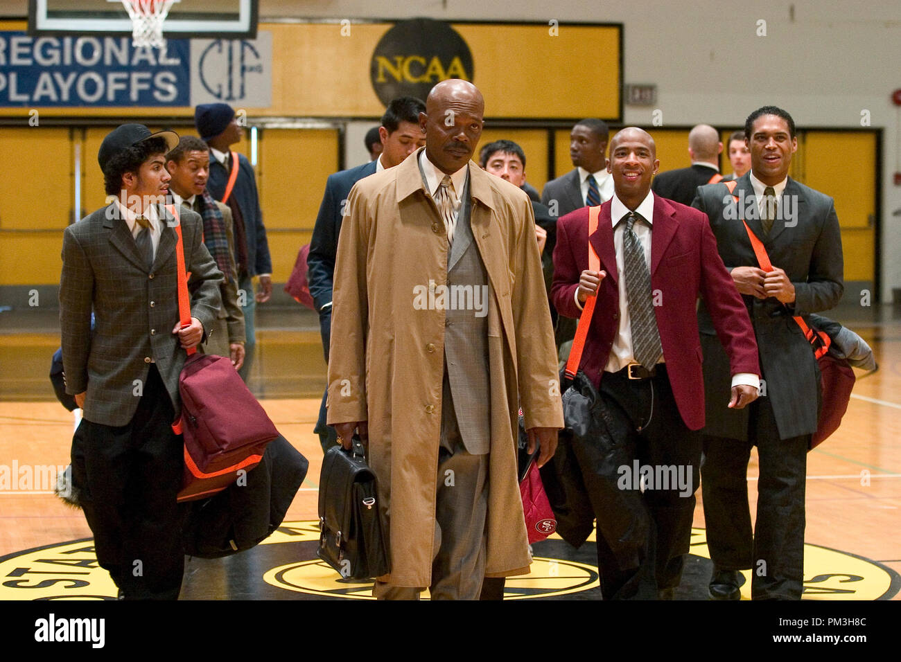 Film Still from 'Coach Carter' (front row, left to right) Rick Gonzalez, Samuel L. Jackson, Antwon Tanner, Texas Battle © 2004 Paramount Pictures Photo Credit: Sam Urdank  File Reference # 30735949THA  For Editorial Use Only -  All Rights Reserved Stock Photo