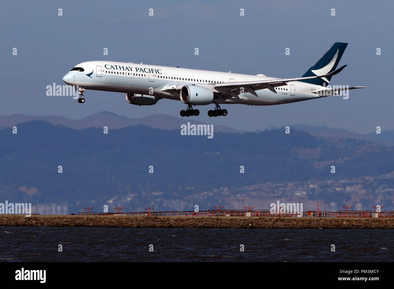 Airbus A350941 (BLRB) operated by Cathay Pacific landing at San