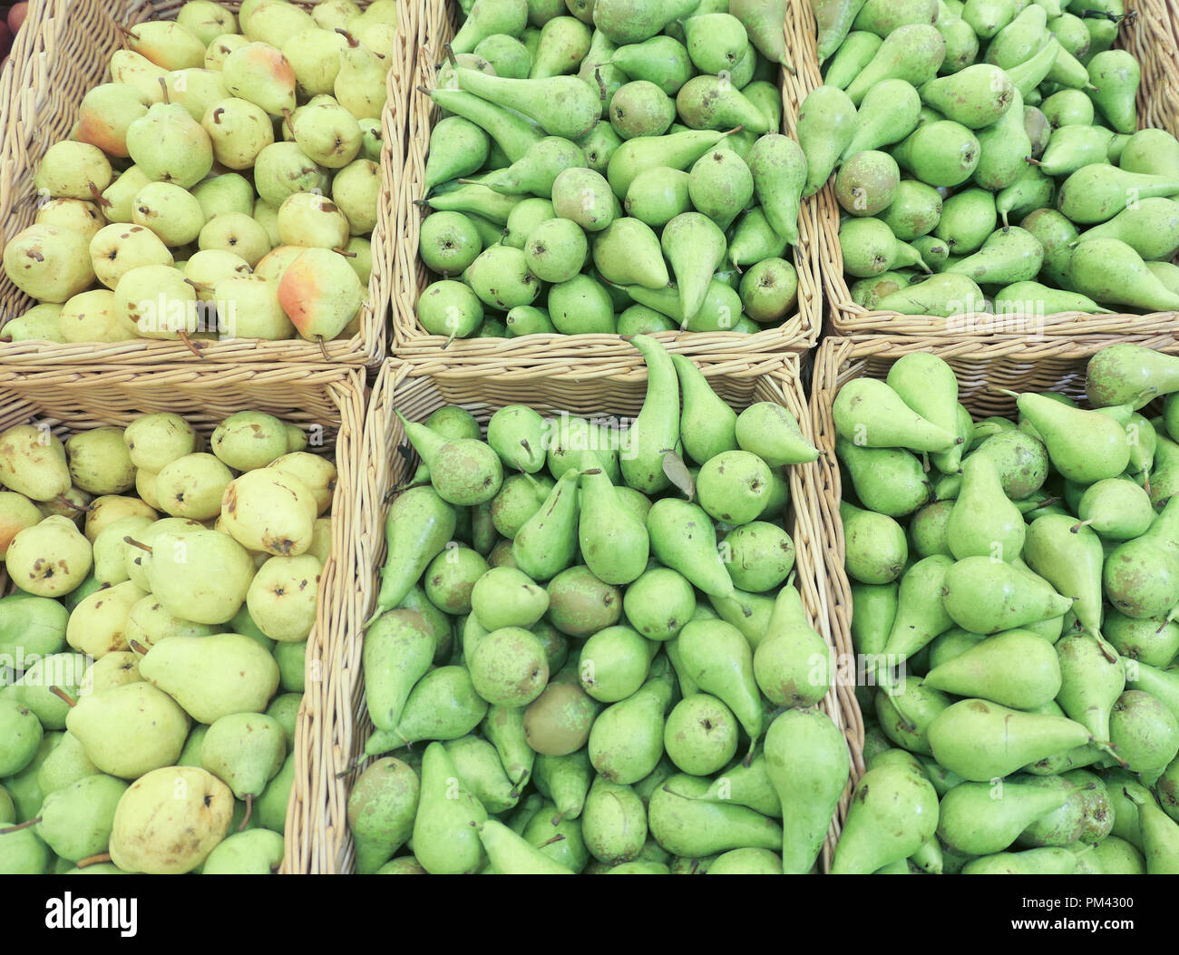 Heap ripe juicy pears hi-res stock photography and images - Alamy