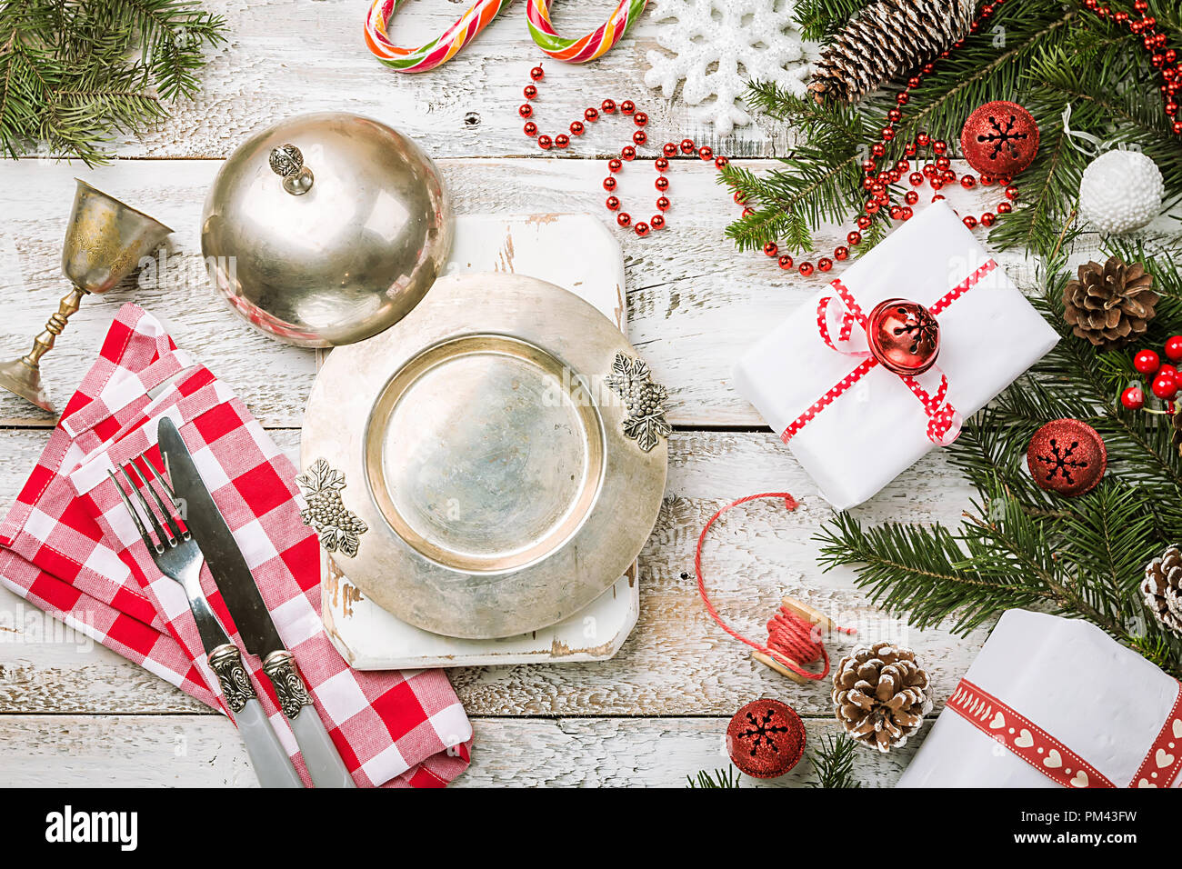 Christmas table setting Stock Photo - Alamy