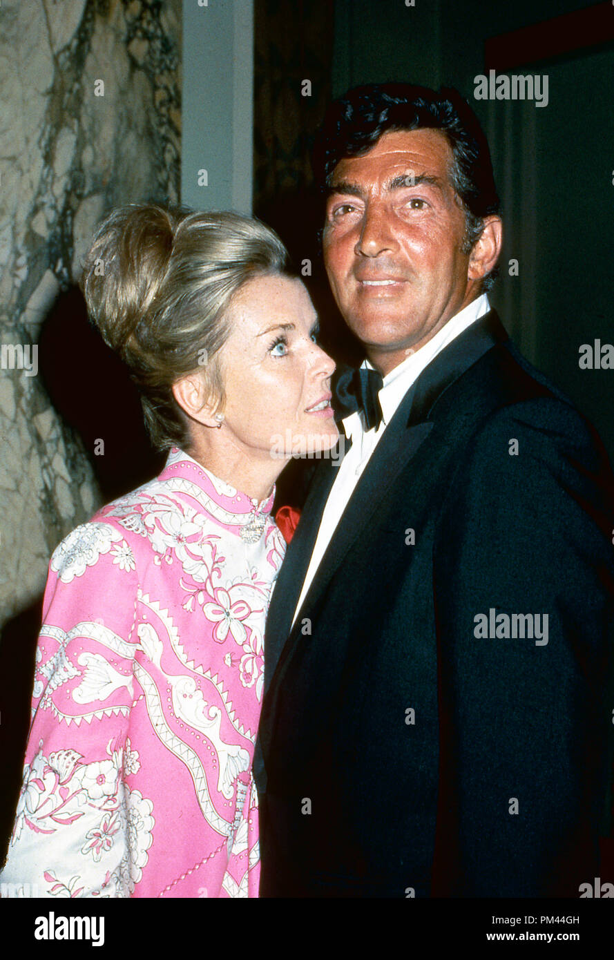 Dean Martin and wife Jeanne Martin, circa 1967. File Reference #1023 007THA  © JRC /The Hollywood Archive - All Rights Reserved Stock Photo - Alamy