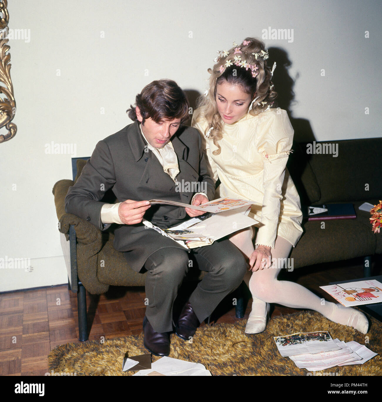 Sharon Tate and Roman Polanski on their wedding day, January 20,1968. File Reference #1027_022THA © JRC /The Hollywood Archive - All Rights Reserved. Stock Photo