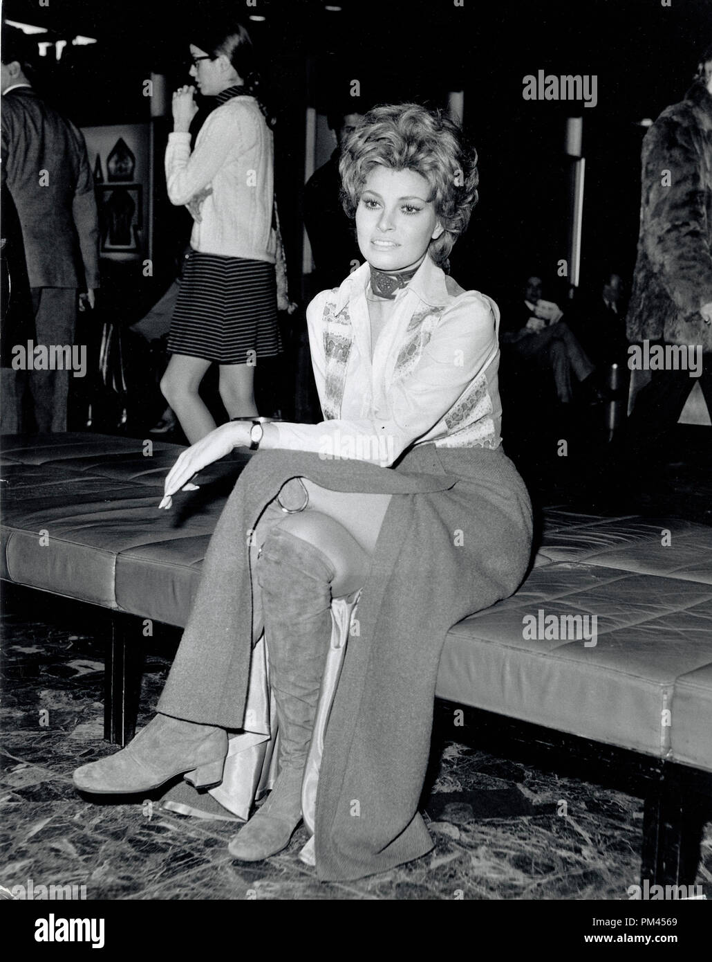 1970 raquel welch hi-res stock photography and images - Alamy