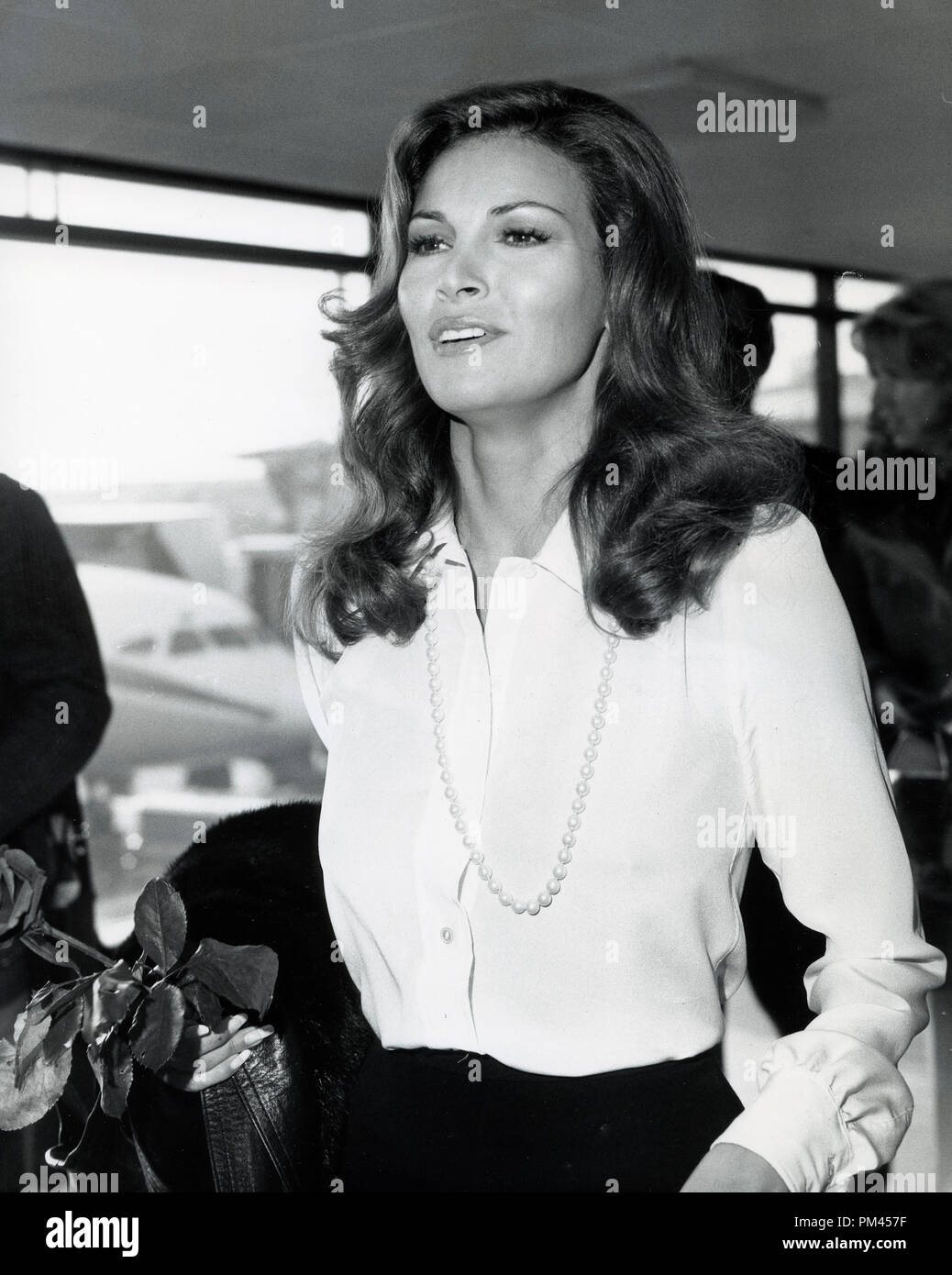 Raquel Welch on her way to promote her film, Kansas City Bomber' November 9,1972. File Reference #1032 016THA © JRC /The Hollywood Archive - All Rights Reserved. Stock Photo