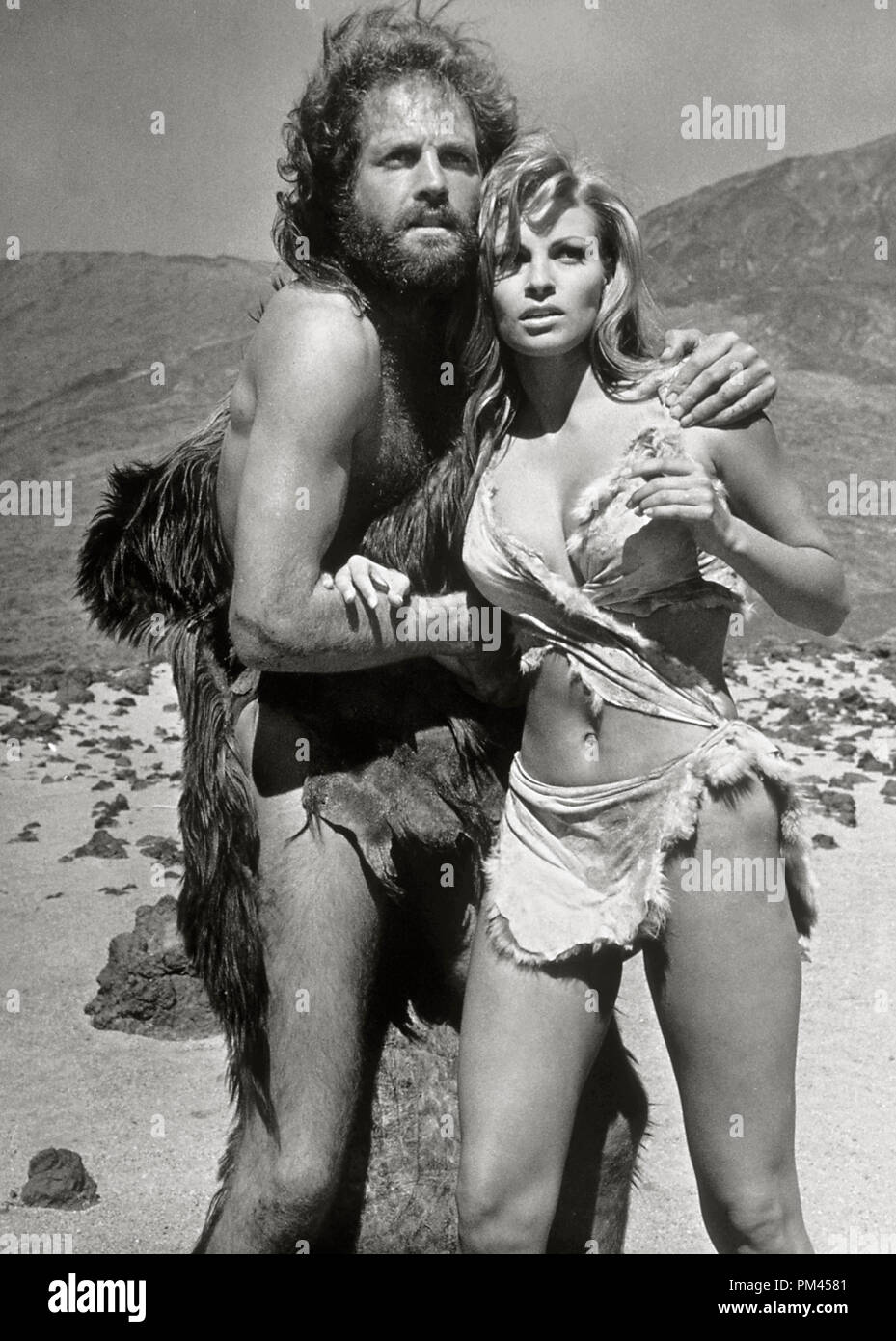 One Million Years B. C.  John Richardson, Raquel Welch1966 Twentieth Century FoxFile Reference #1032_021THA Stock Photo