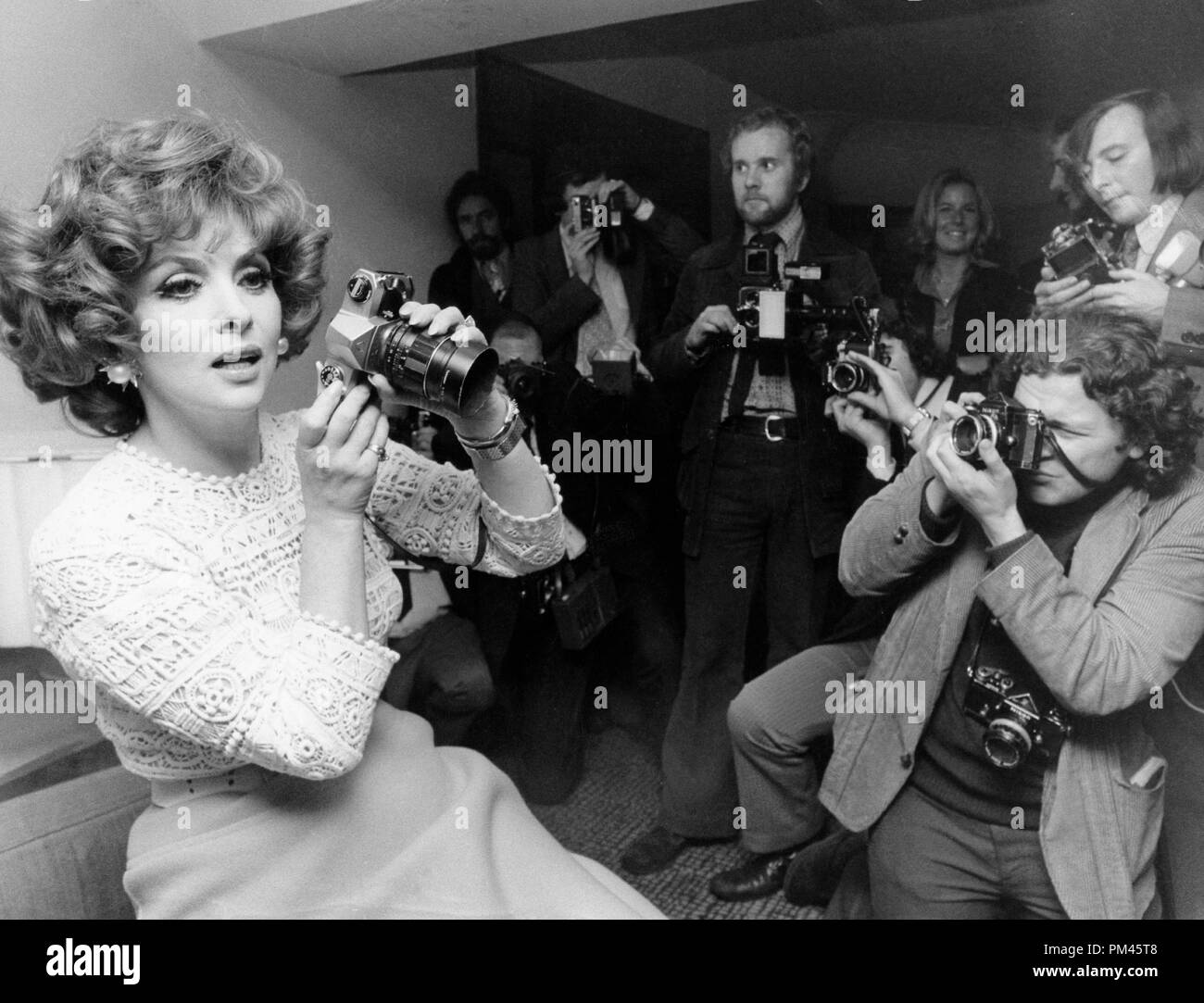 Gina Lollobrigida promoting her photography book 'Italia Mia'1973. File Reference #1041 012THA © JRC /The Hollywood Archive - All Rights Reserved. Stock Photo