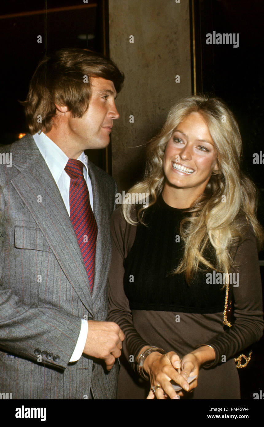 Farrah Fawcett and Lee Majors, circa 1972. File Reference #1044 004THA ©  JRC /The Hollywood Archive - All Rights Reserved Stock Photo - Alamy