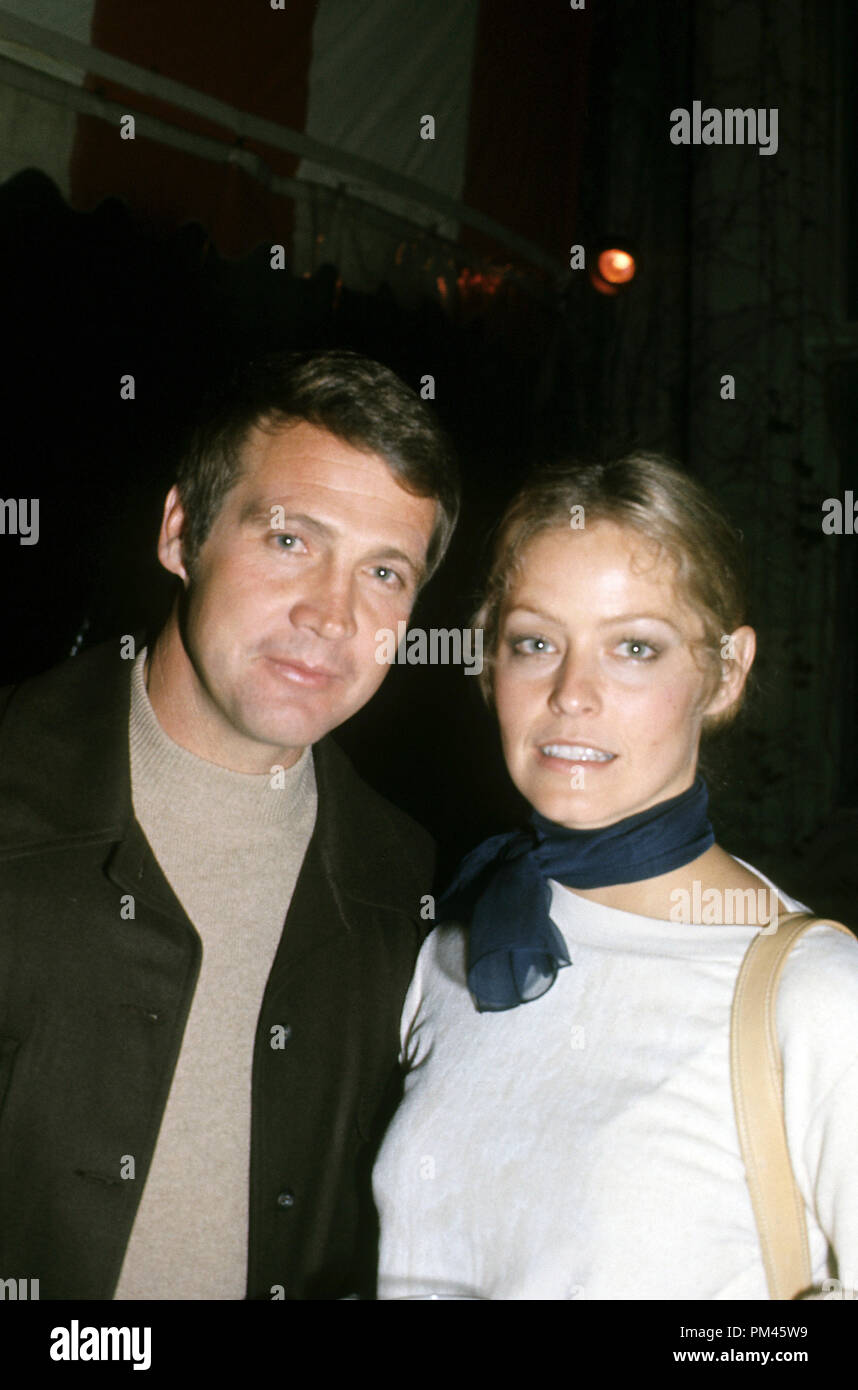 Farrah Fawcett and Lee Majors, circa 1976. File Reference #1044 006THA ©  JRC /The Hollywood Archive - All Rights Reserved Stock Photo - Alamy