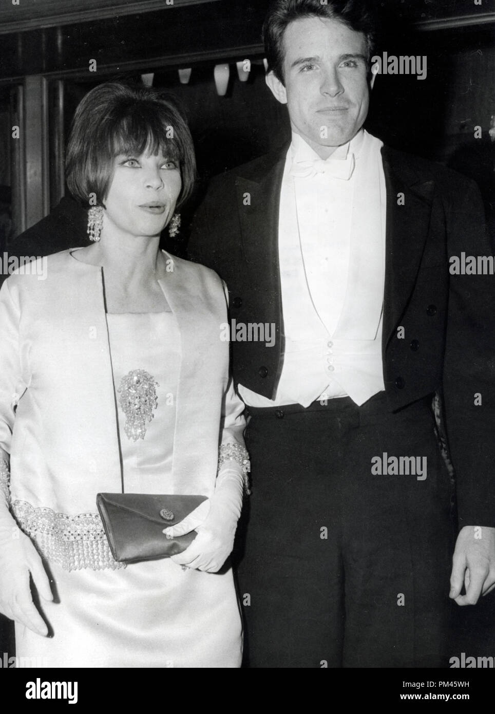 Warren Beatty And Leslie Caron March1966 File Reference 1045 003tha C Jrc The Hollywood Archive All Rights Reserved Stock Photo Alamy Warren Beatty And Leslie Caron March1966 File Reference 1045 003tha C Jrc The Hollywood Archive All Rights Reserved Stock Photo Alamy