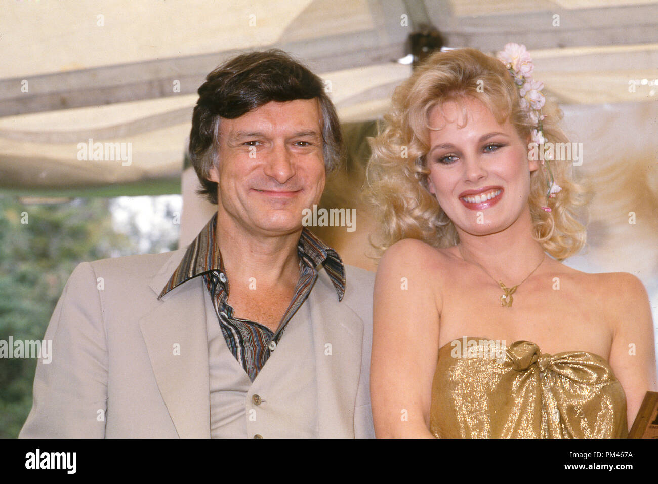 Hugh Hefner awards Dorothy Stratten Playboy Playmate of the Year,1979. File Reference #1060 011THA © JRC /The Hollywood Archive - All Rights Reserved. Stock Photo