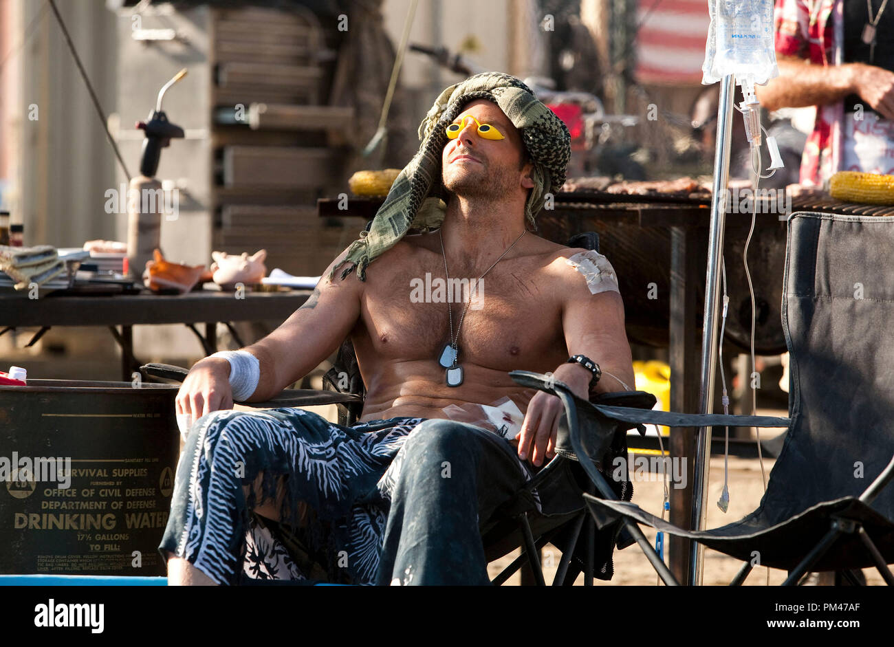 Face (Bradley Cooper) finds time for some much needed R&R Stock Photo