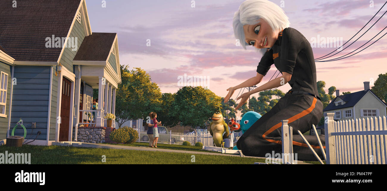 (Left to right)  Mr. and Mrs. Murphy are introduced to The Missing Link (WILL ARNETT), Dr. Cockroach, Ph.D. (HUGH LAURIE) and B.O.B. (SETH ROGEN) by their daughter, Susan (REESE WITHERSPOON), now known as Girnormica. DreamWorks Animation SKG  Presents “Monsters vs. Aliens,” a Paramount Pictures release 2009 Stock Photo