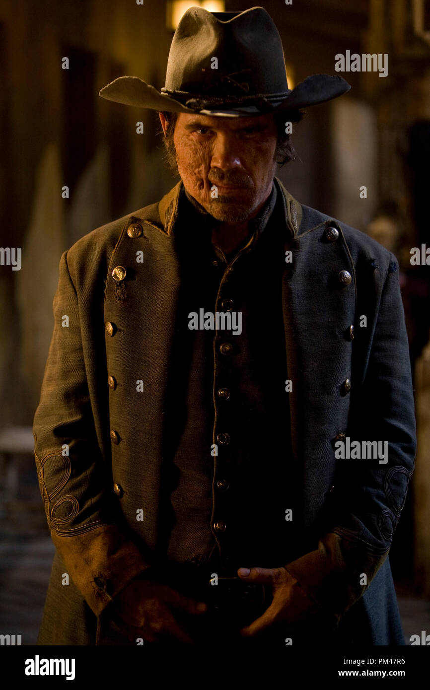 JOSH BROLIN stars as Jonah Hex in Warner Bros. Pictures' and Legendary  Pictures' action adventure “JONAH HEX,” a Warner Bros. Pictures release. TM  \u0026 © DC Comics Stock Photo - Alamy, image size:866x1390