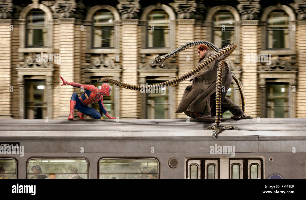 Spider-Man 2 Tobey Maguire (Peter Parker/Spider-Man) and Alfred Molina (Dr.  Otto Octavius/Doc Ock) © 2004 Columbia / Sony Pictures Stock Photo - Alamy