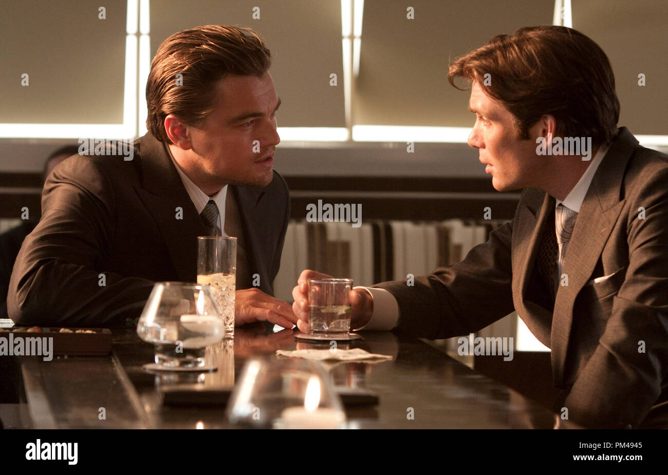 L-r) LEONARDO DiCAPRIO as Cobb and CILLIAN MURPHY as Robert Fischer in  Warner Bros. Pictures' and Legendary Pictures' sci-fi action film “INCEPTION,”  a Warner Bros. Pictures release Stock Photo - Alamy