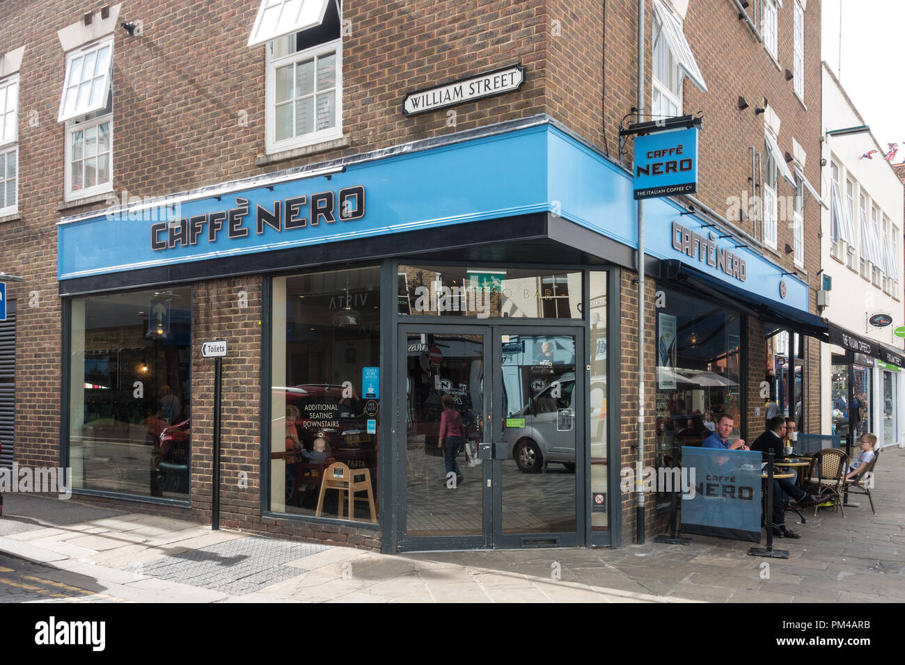 The Cafe Nero coffee shop on the corner of Peascod Street and William Street in Windsor, UK. Stock Photo