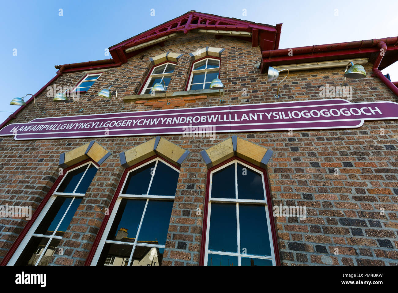 Llanfairpwllgwyngyllgogerychwyrndrobwllllantysiliogogogoch hires stock