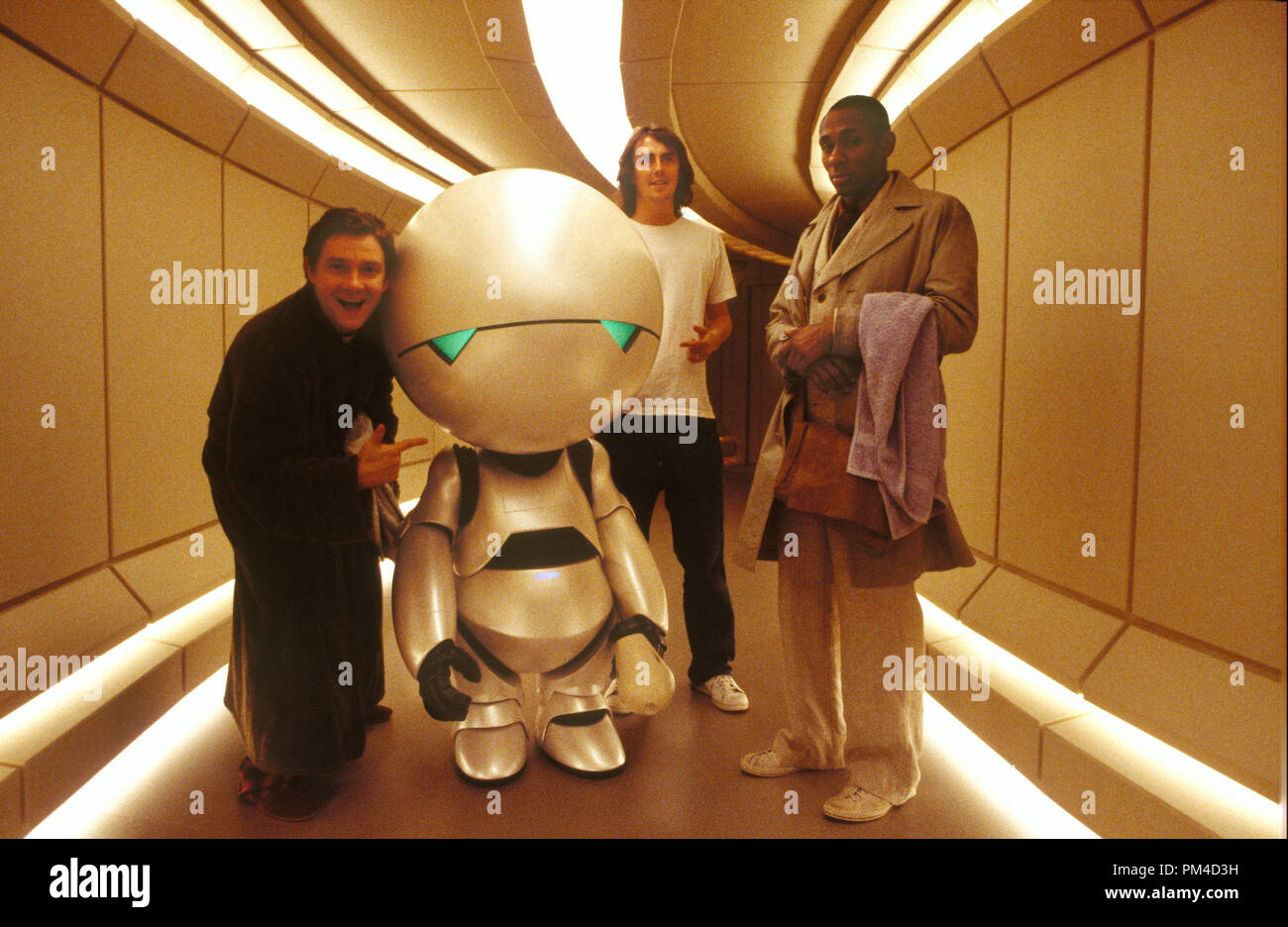 Film Still from 'The Hitchhiker's Guide to the Galaxy' Martin Freeman, Warwick Davis, Director Garth Jennings, Mos Def 2005 Photo Credit: Laurie Sparham Stock Photo