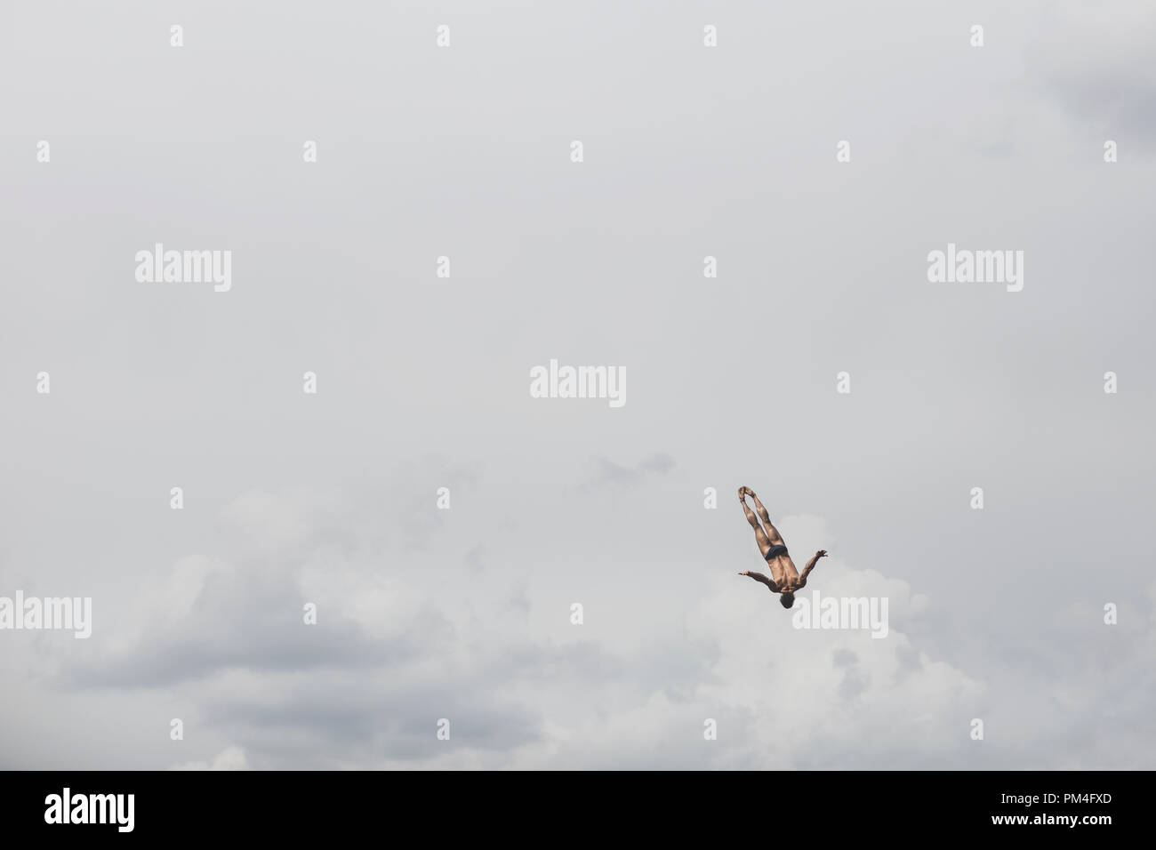 Denmark, Copenhagen - August 25, 2018. The cliff diving world elite draws all the attention to the 27m platform on the cantilever roof of the Opera House during the Red Bull Cliff Diving World Series in Copenhagen. (Photo credit: Gonzales Photo - Kenneth Nguyen). Stock Photo