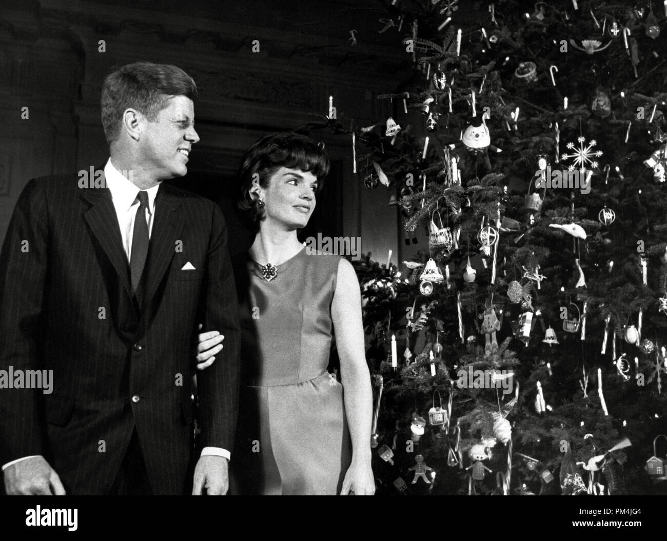 President John F. Kennedy and the First Lady Jacqueline Kennedy admire the decorated Christmas tree at the White House in Washington, December 14, 1962   File Reference # 1003 729THA Stock Photo