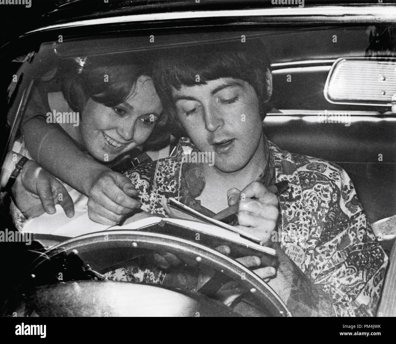 Beatle Paul McCartney, signing autographs for his fans while sitting in his car,1967. File Reference #1013 069 THA © JRC /The Hollywood Archive - All Rights Reserved. Stock Photo