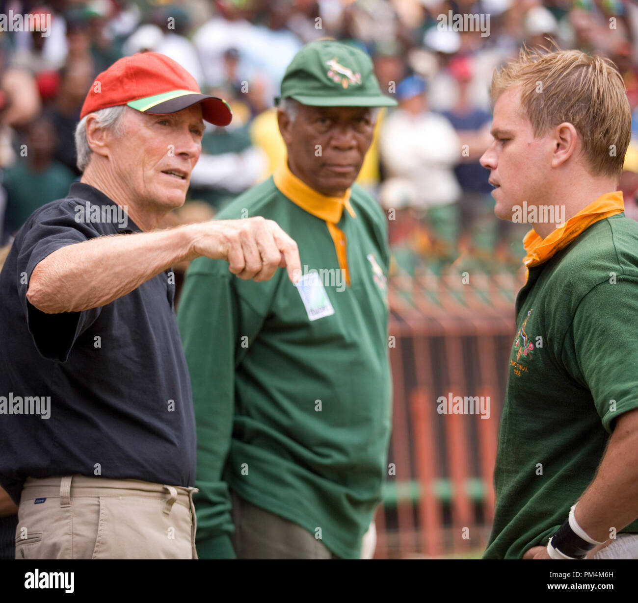 L-r) Director CLINT EASTWOOD with MORGAN FREEMAN and MATT DAMON on the set  of Warner Bros. Pictures' and Spyglass Entertainment's drama “Invictus,” a  Warner Bros. Pictures release Stock Photo - Alamy