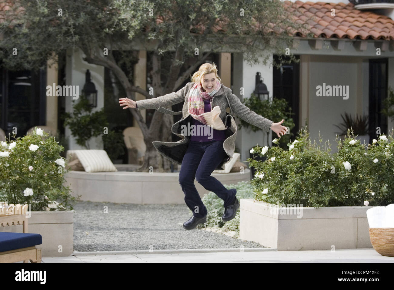 Studio Publicity Still from 'The Holiday' Kate Winslet © 2006 Columbia Pictures Photo credit: Zade Rosenthal   File Reference # 307372498THA  For Editorial Use Only -  All Rights Reserved Stock Photo