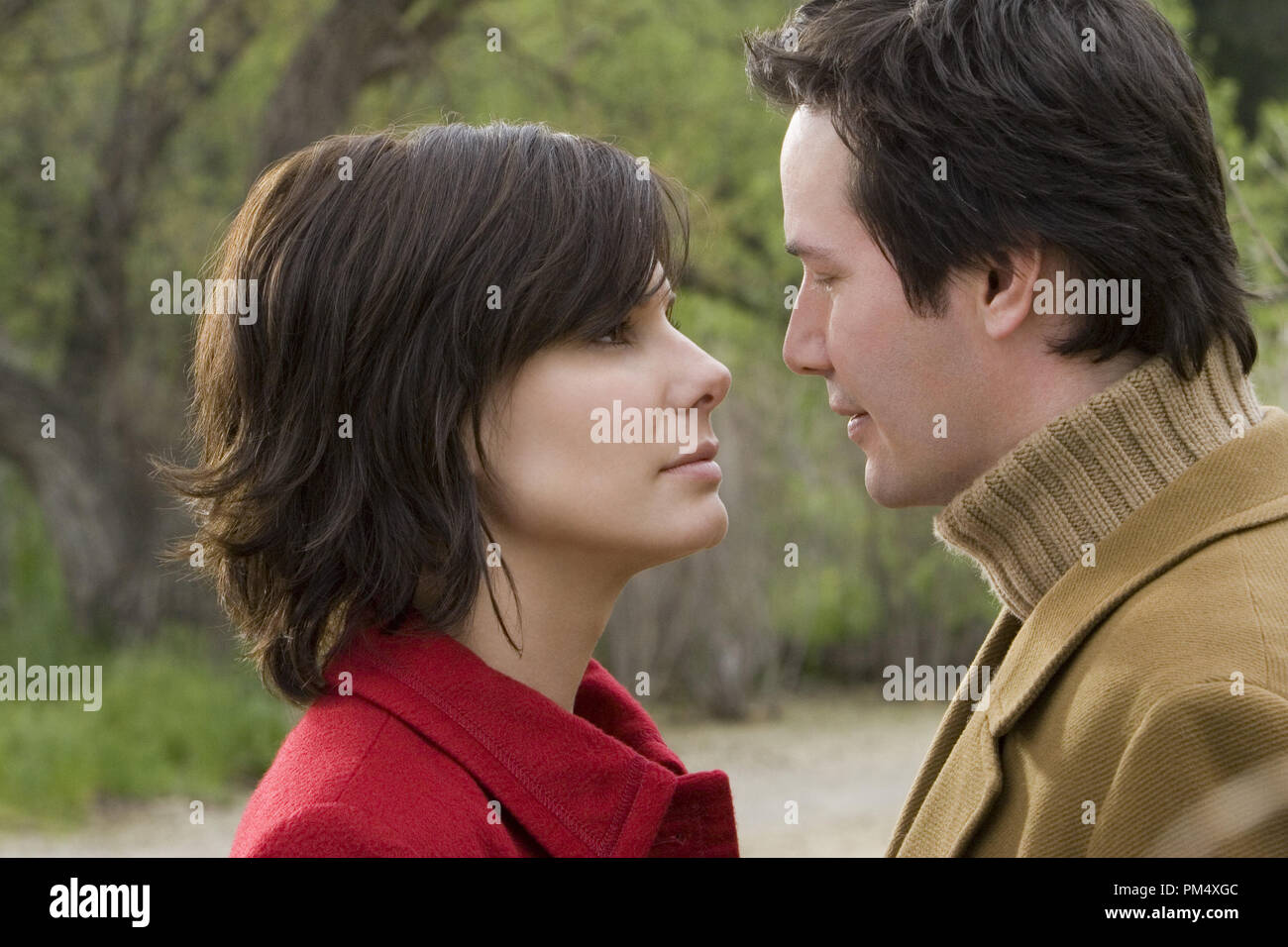 Studio Publicity Still from 'The Lake House' Sandra Bullock, Keanu Reeves © 2006 Warner Photo credit: Peter Sorel  File Reference # 307372520THA  For Editorial Use Only -  All Rights Reserved Stock Photo