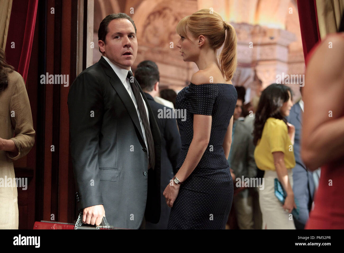 Left to right: Happy Hogan (Jon Favreau) and Pepper Potts (Gwyneth Paltrow)  in “Iron Man 2” Stock Photo - Alamy