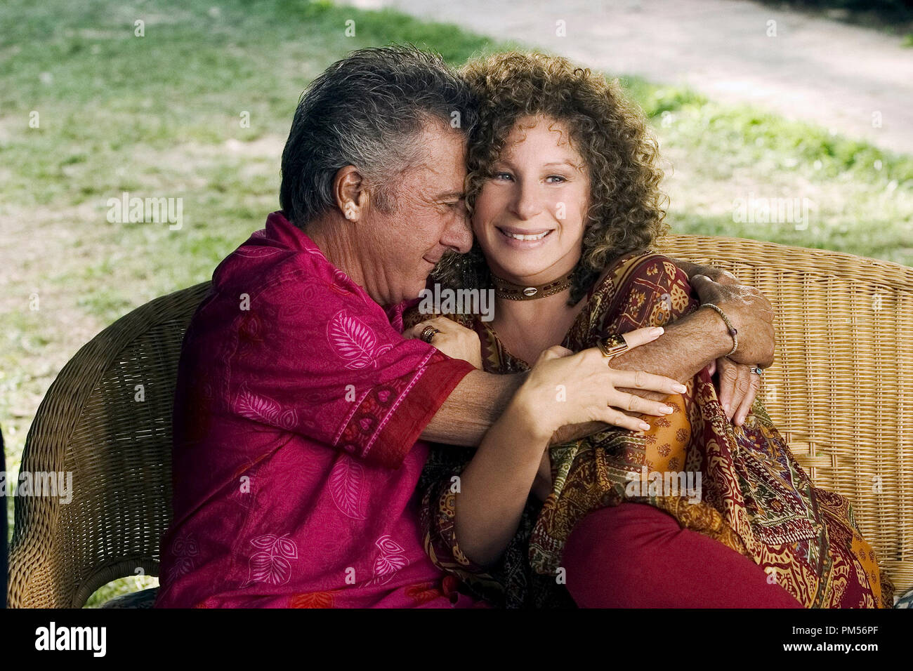 Film Still from "Meet the Fockers" Dustin Hoffman, Barbra Streisand © 2004  Universal Pictures Photo Credit: Tracy Bennett File Reference #  307351305THA For Editorial Use Only - All Rights Reserved Stock Photo -  Alamy