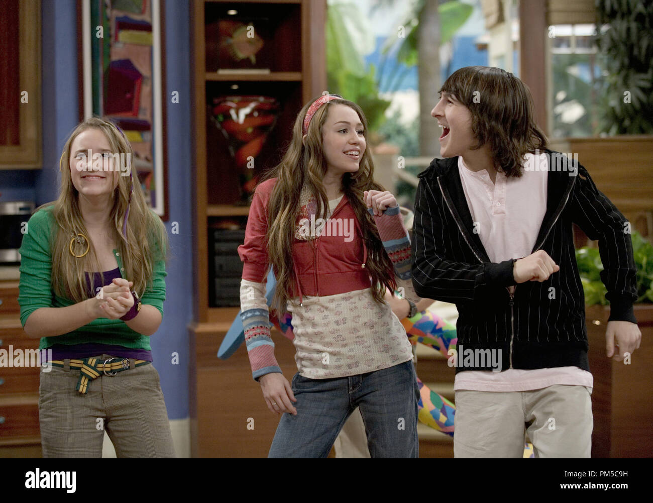 Studio Publicity Still From Hannah Montana Emily Osment Miley Cyrus Mitchel Musso 2007 Photo Credit Joel Warren File Reference 30738998tha For Editorial Use Only All Rights Reserved Stock Photo Alamy