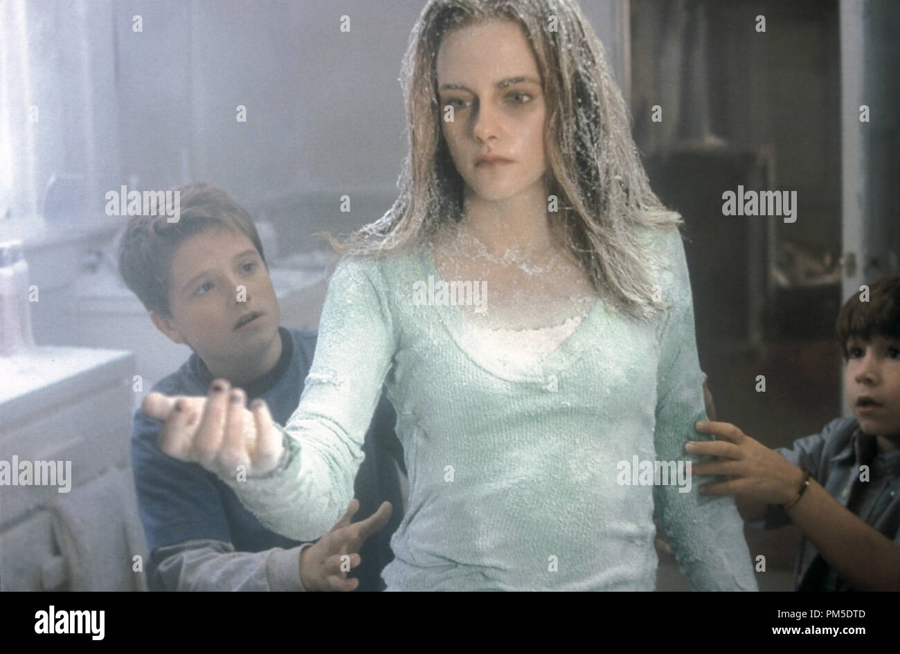 Film Still / Publicity Still from 'Zathura' Josh Hutcherson, Kristen Stewart, Jonah Bobo © 2005 Columbia Pictures Photo Credit: Merrick Morton  File Reference # 30736562THA  For Editorial Use Only -  All Rights Reserved Stock Photo