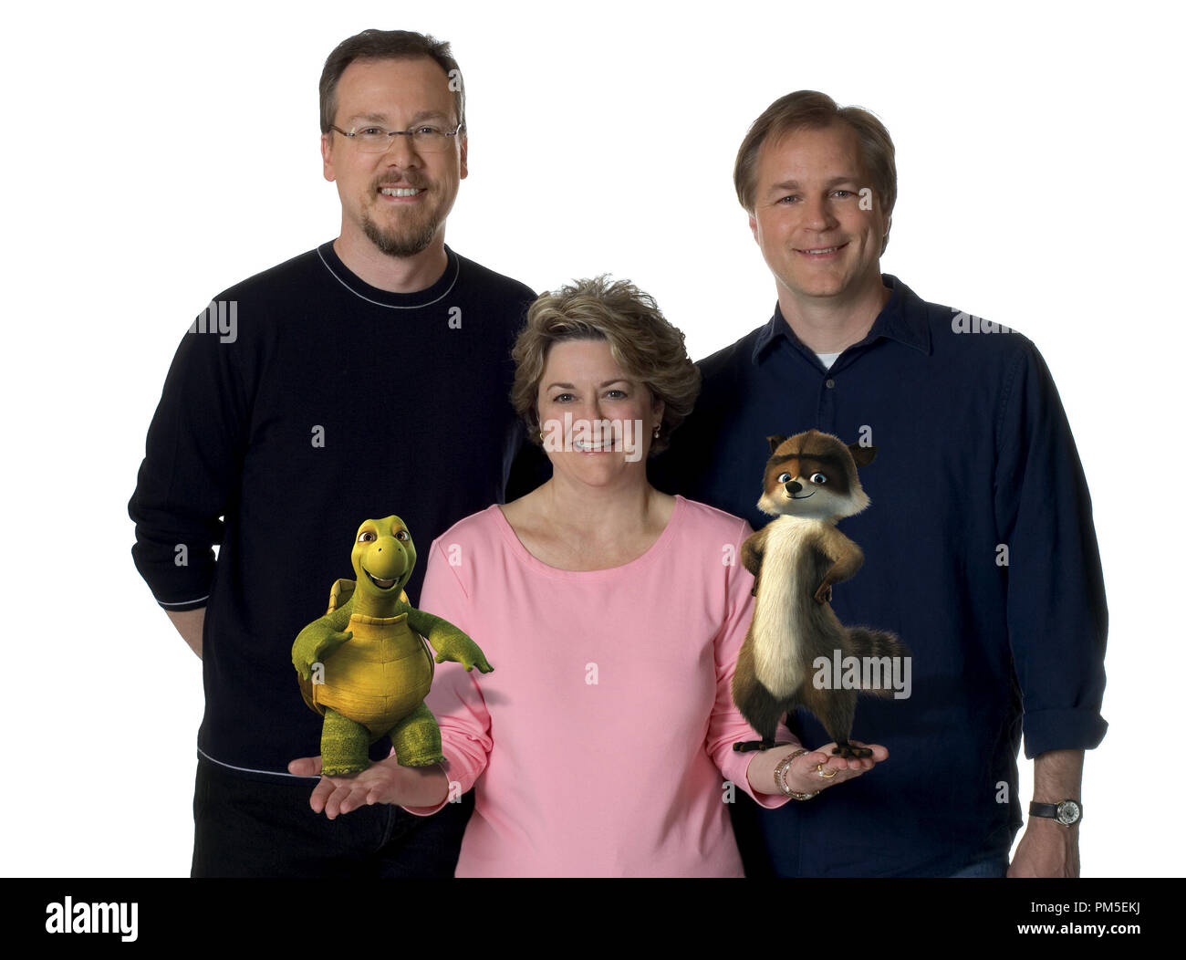 Film Still / Publicity Still from 'Over The Hedge' Director Tim Johnson, Director Karey Kirkpatrick, Producer Bonnie Arnold, Verne, RJ © 2006 Dreamworks  File Reference # 30737053THA  For Editorial Use Only -  All Rights Reserved Stock Photo