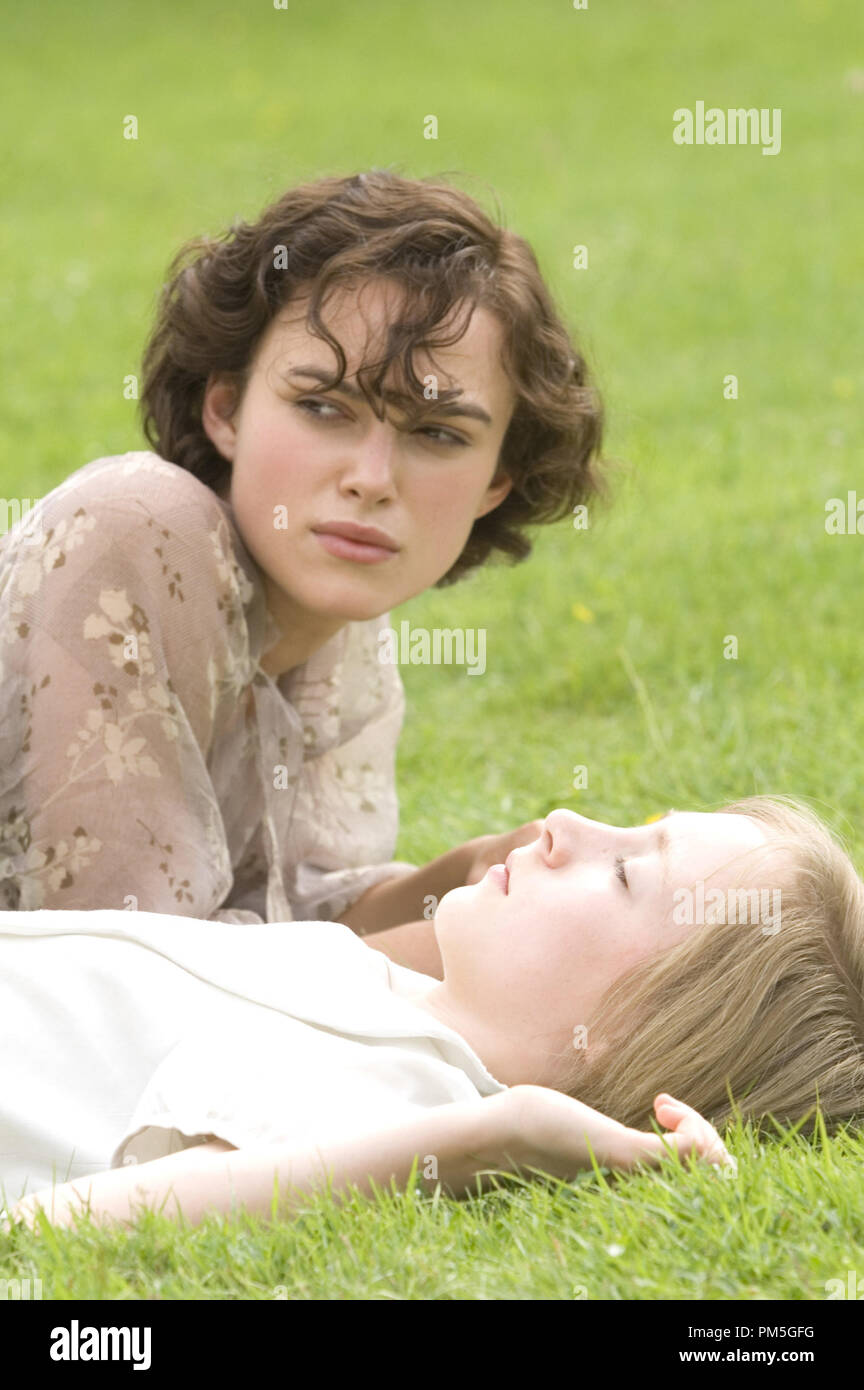 Film Still from 'Atonement' Keira Knightley, Saoirse Ronan © 2007 Focus Features Photo credit: Alex Bailey   File Reference # 30738254THA  For Editorial Use Only -  All Rights Reserved Stock Photo