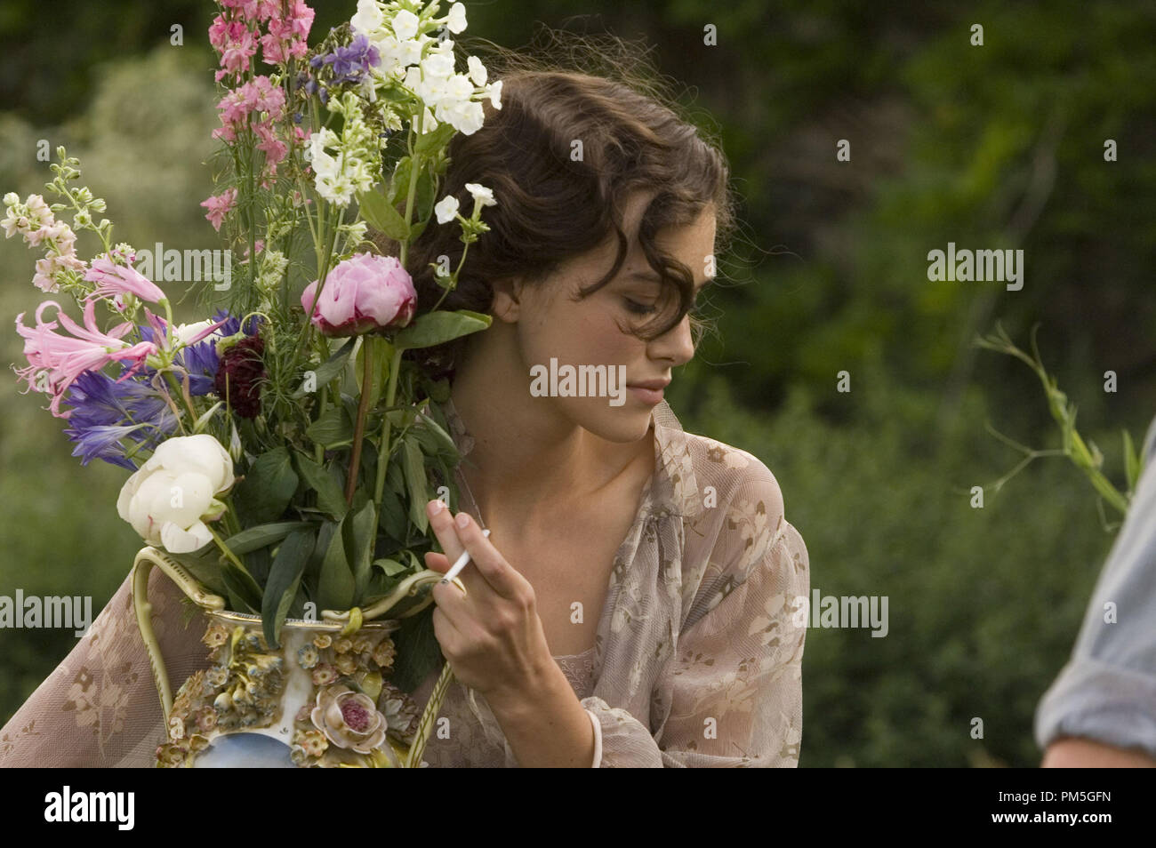 Film Still from 'Atonement' Keira Knightley © 2007 Focus Features Photo credit: Alex Bailey   File Reference # 30738257THA  For Editorial Use Only -  All Rights Reserved Stock Photo