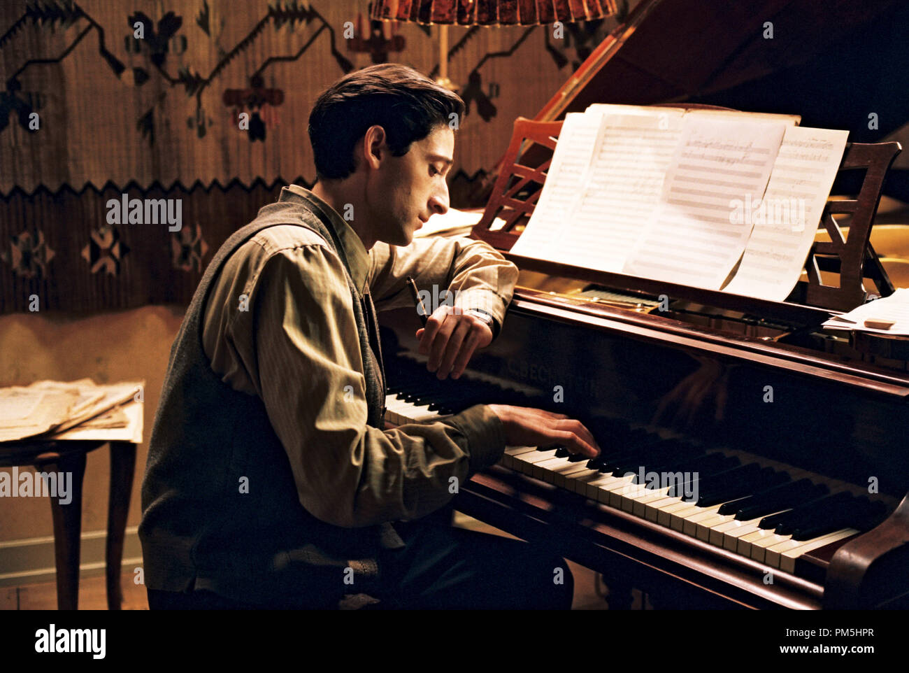 Film Still / Publicity Still from 'The Pianist' Adrien Brody © 2002 Focus Features Photo: Guy Ferrandis / Stock Photo