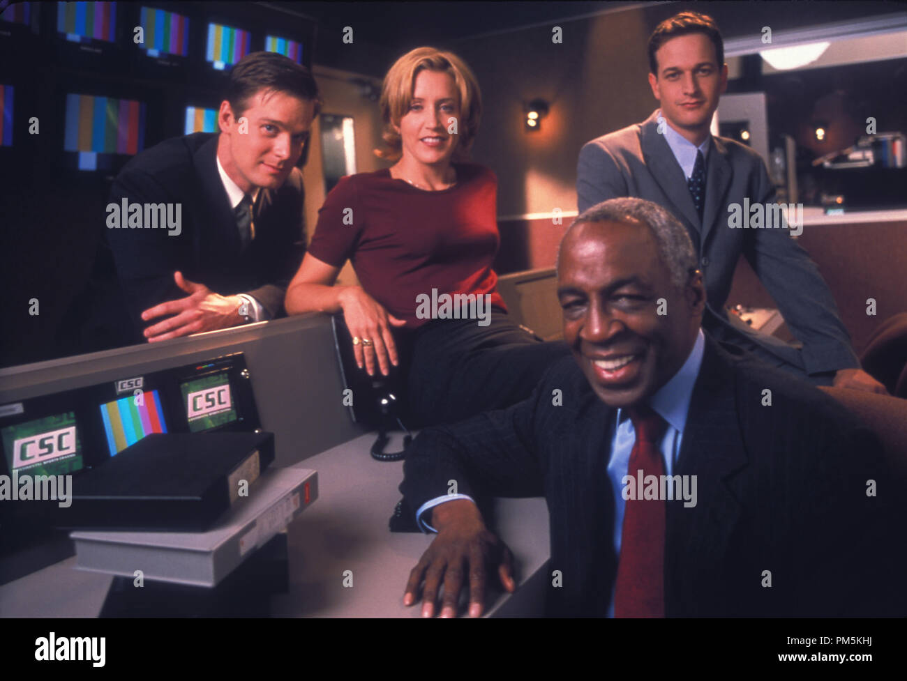 Film Still / Publicity Stills from 'Sports Night' Peter Krause, Felicity Huffman, Josh Charles,  Robert Guillaume 2000 ABC File Reference # 30846209THA  For Editorial Use Only -  All Rights Reserved Stock Photo