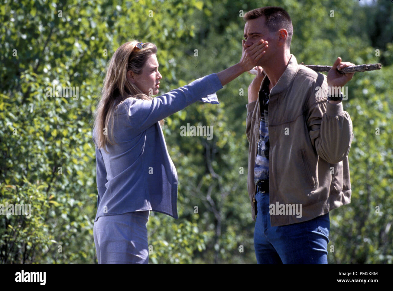 Film Still / Publicity Stills from 'Me, Myself and Irene' Jim Carrey, Renee Zellweger © 2000 20th Century Fox Photo Credit: Glenn Watson File Reference # 30846372THA  For Editorial Use Only -  All Rights Reserved Stock Photo
