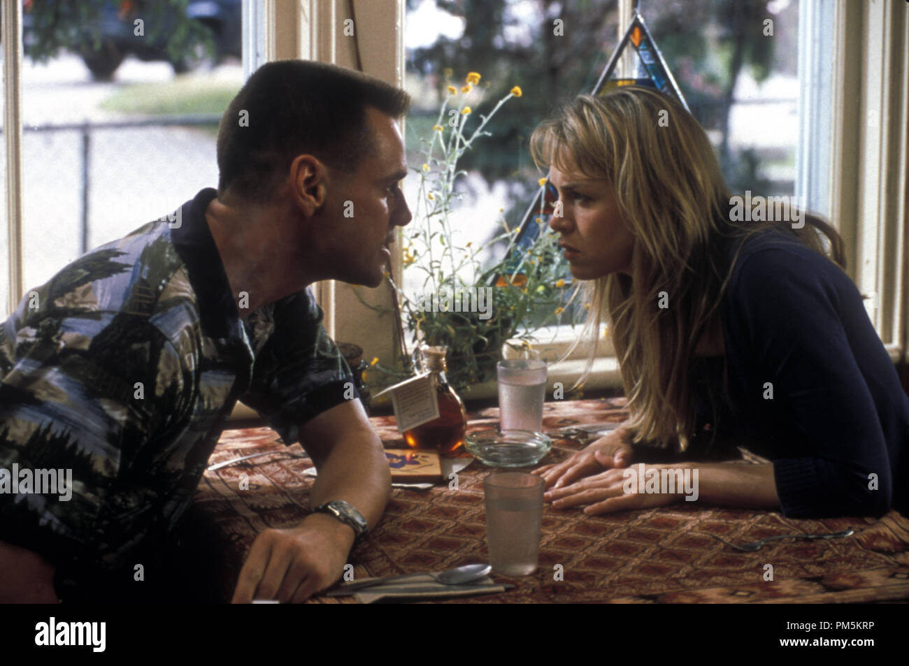 Film Still / Publicity Stills from 'Me, Myself and Irene' Jim Carrey, Renee Zellweger © 2000 20th Century Fox Photo Credit: Glenn Watson File Reference # 30846373THA  For Editorial Use Only -  All Rights Reserved Stock Photo