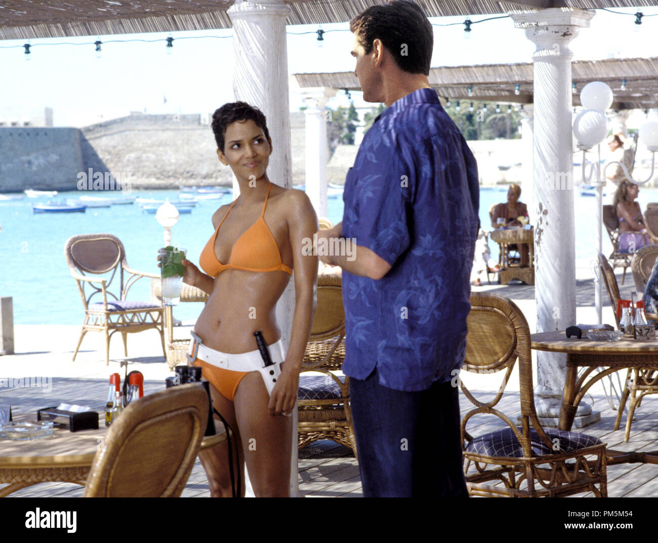 Halle berry bikini hi-res stock photography and images - Alamy