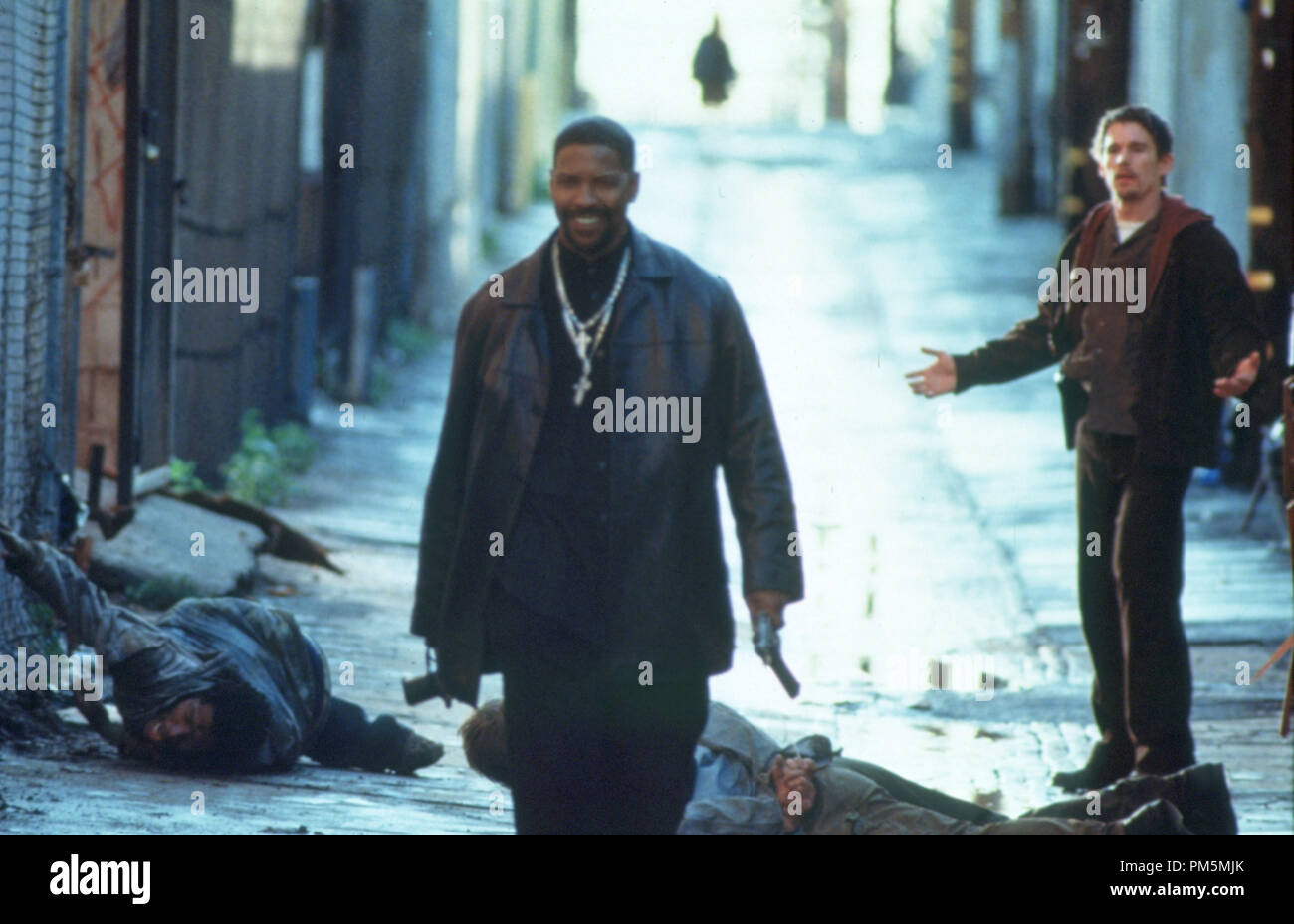 Film Still Publicity Still From Training Day Denzel Washington Ethan Hawke © 2001 Warner