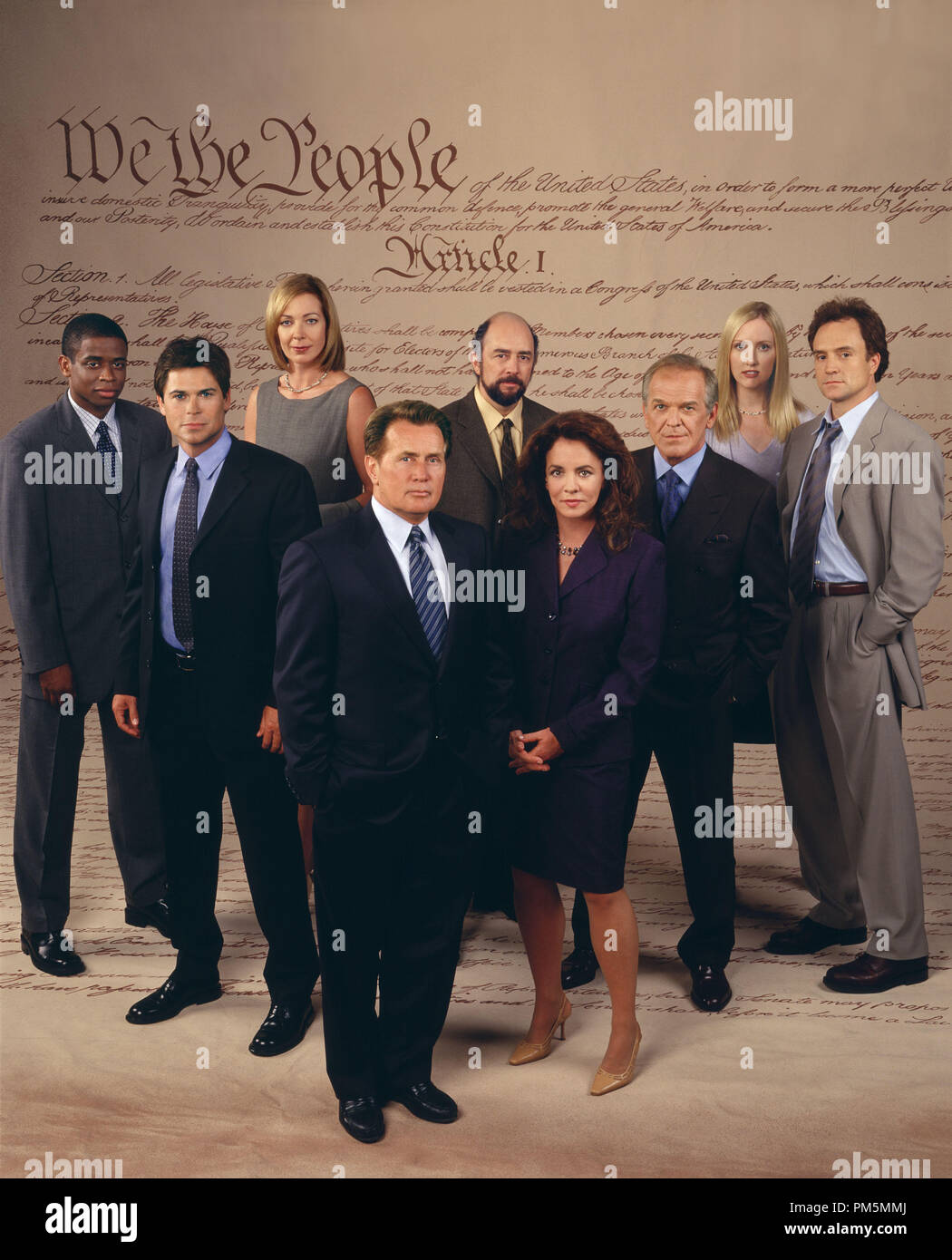 Film Still / Publicity Still from 'The West Wing' Richard Schiff, Allison Janney, Dule Hill, John Spencer, Martin Sheen, Rob Lowe, Janel Moloney, Bradley Whitford, Stockard Channing circa 2001 Photo credit: David Rose    File Reference # 30847099THA  For Editorial Use Only -  All Rights Reserved Stock Photo