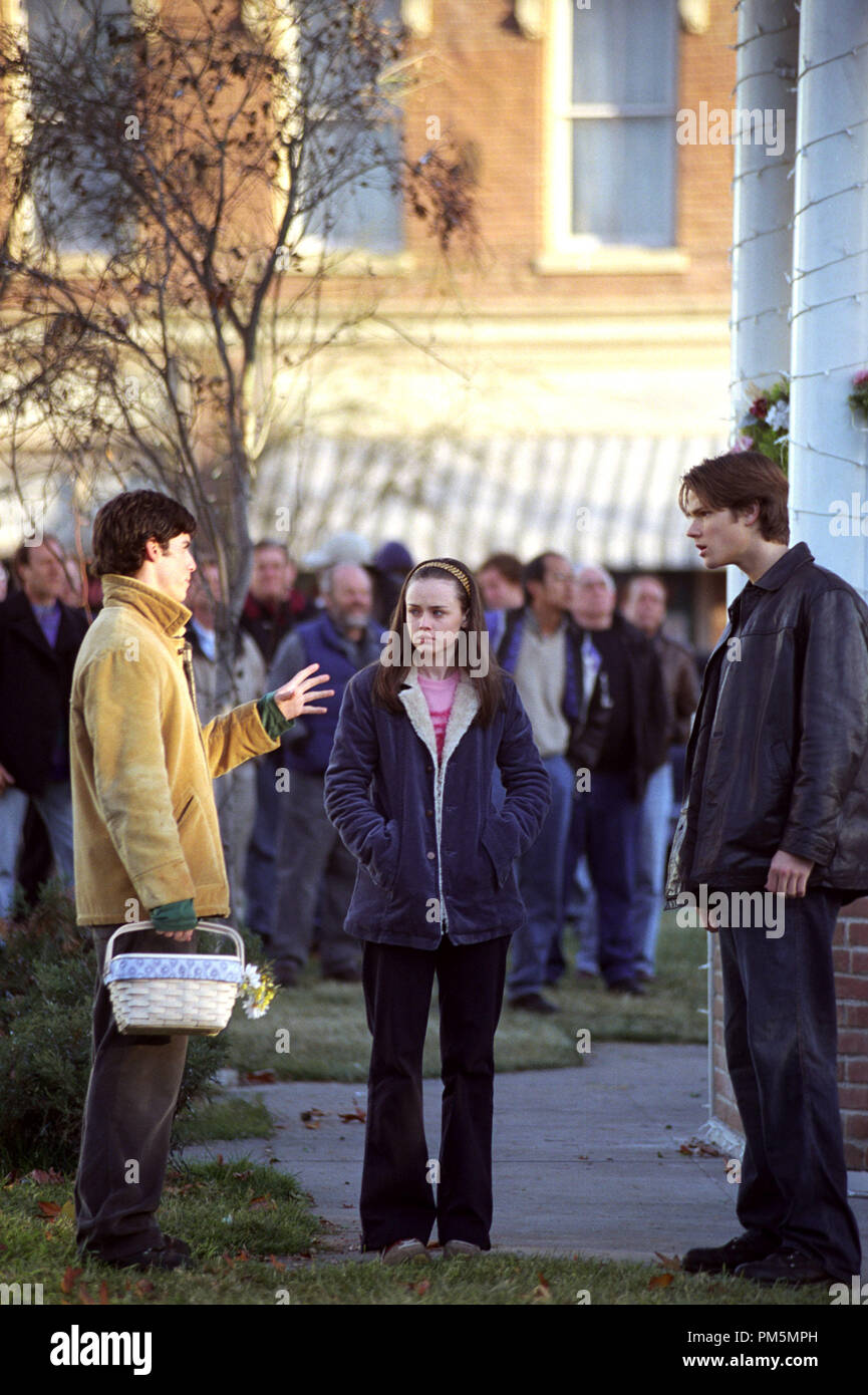 Film Still Publicity Still From Gilmore Girls Episode A Tisket A Tasket Milo Ventimiglia Alexis Bledel Jared Padalecki 2001 Photo Credit Ron Batzdorff File Reference 308471049tha For Editorial
