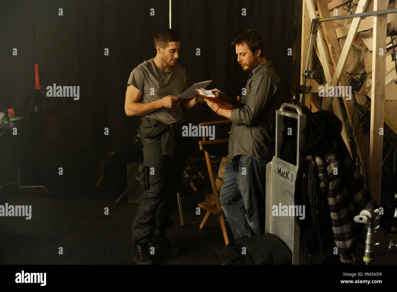 (L to R) JAKE GYLLENHAAL and Director DUNCAN JONES on the set of SOURCE ...
