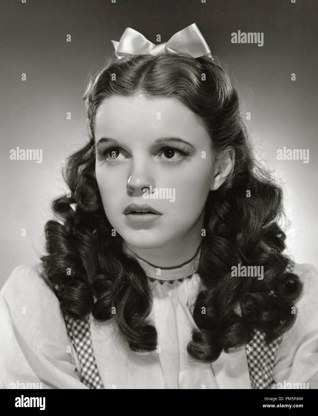 Judy Garland publicity portrait for 'The Wizard of Oz' 1939 MGM File Reference # 30928 013THA Stock Photo
